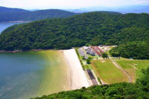 Praias do Monduba, Fora e Bueno: belezas escondidas do Guarujá sob proteção do Exército Brasileiro