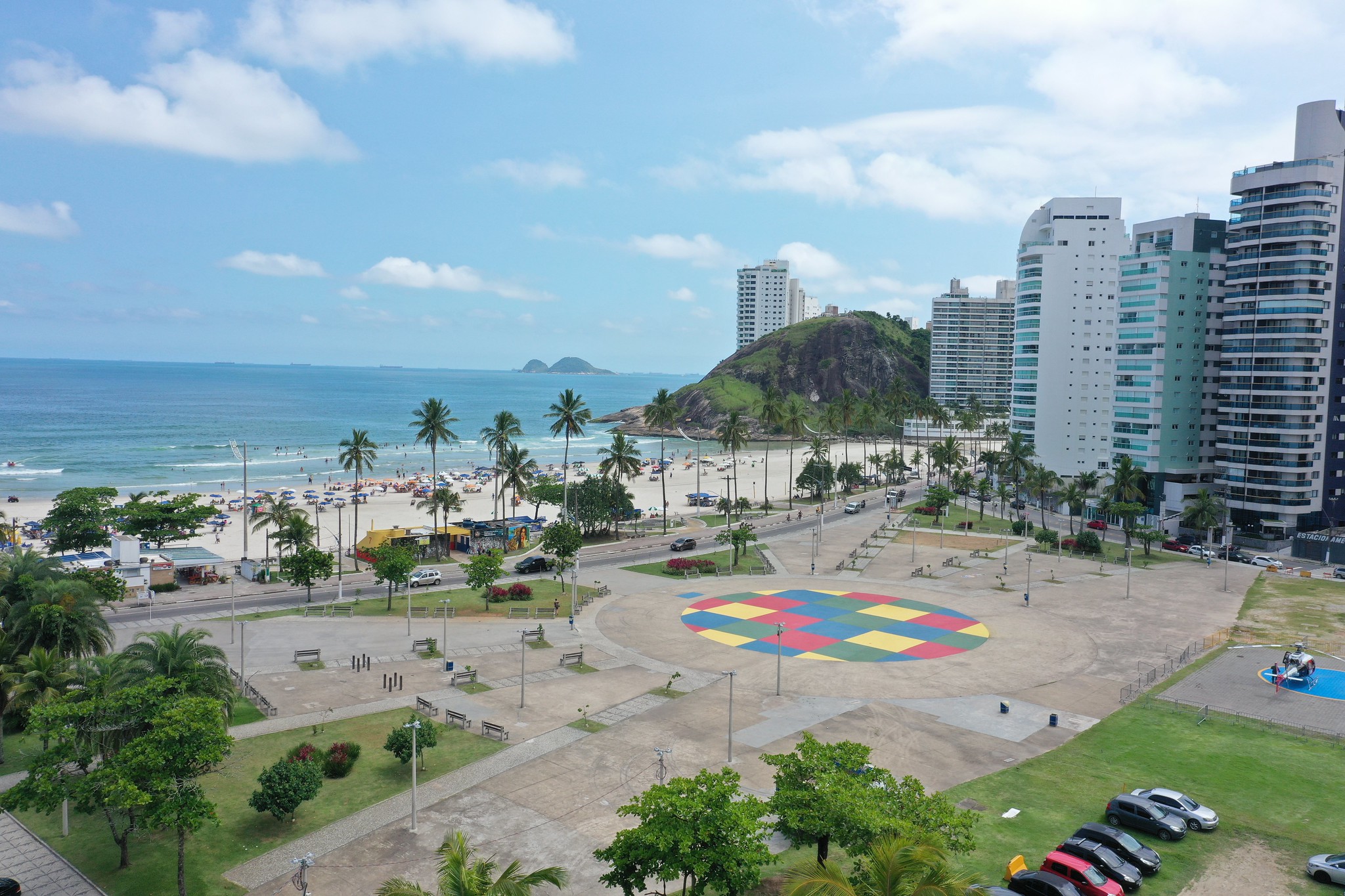 2 Corrida da APAE em Guarujá reúne 350 atletas na Praia da Enseada e celebra inclusão, esporte e solidariedade